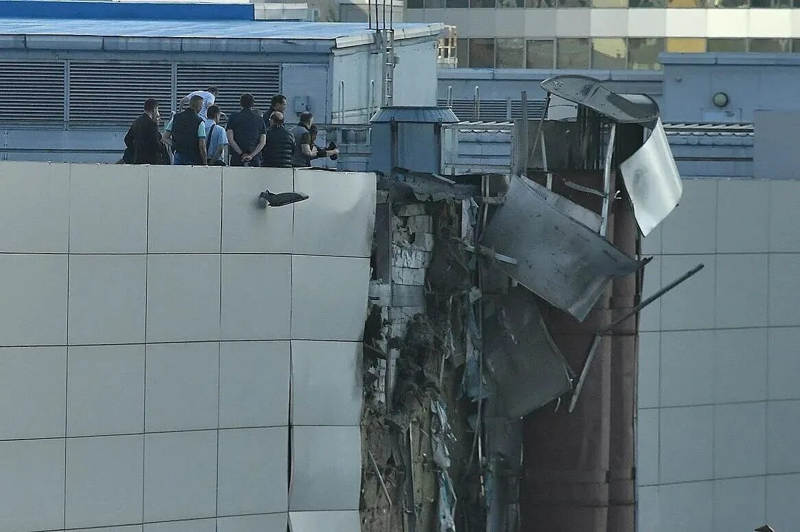 Москва-Сити беспилотник 18 августа. Москва Сити взорвали. Дроны атаковали Москва Сити. Кадры с беспилотника. Украинские дроны атаковали