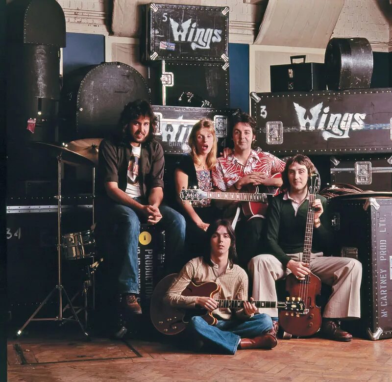 Paul MCCARTNEY Wings Wings over America 1976. Wings группа 1976. Wings over America пол Маккартни. MCCARTNEY Wings 1976 America.