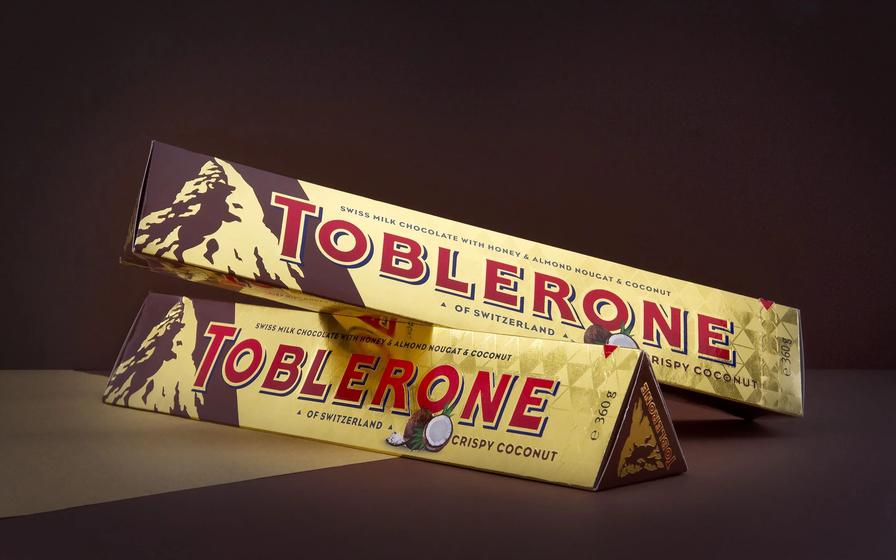 Шоколад швейцарский Toblerone. Треугольный шоколад Toblerone. Шоколадка треугольная Тублерон. Шоколад Toblerone пирамида. Шоколад toblerone купить