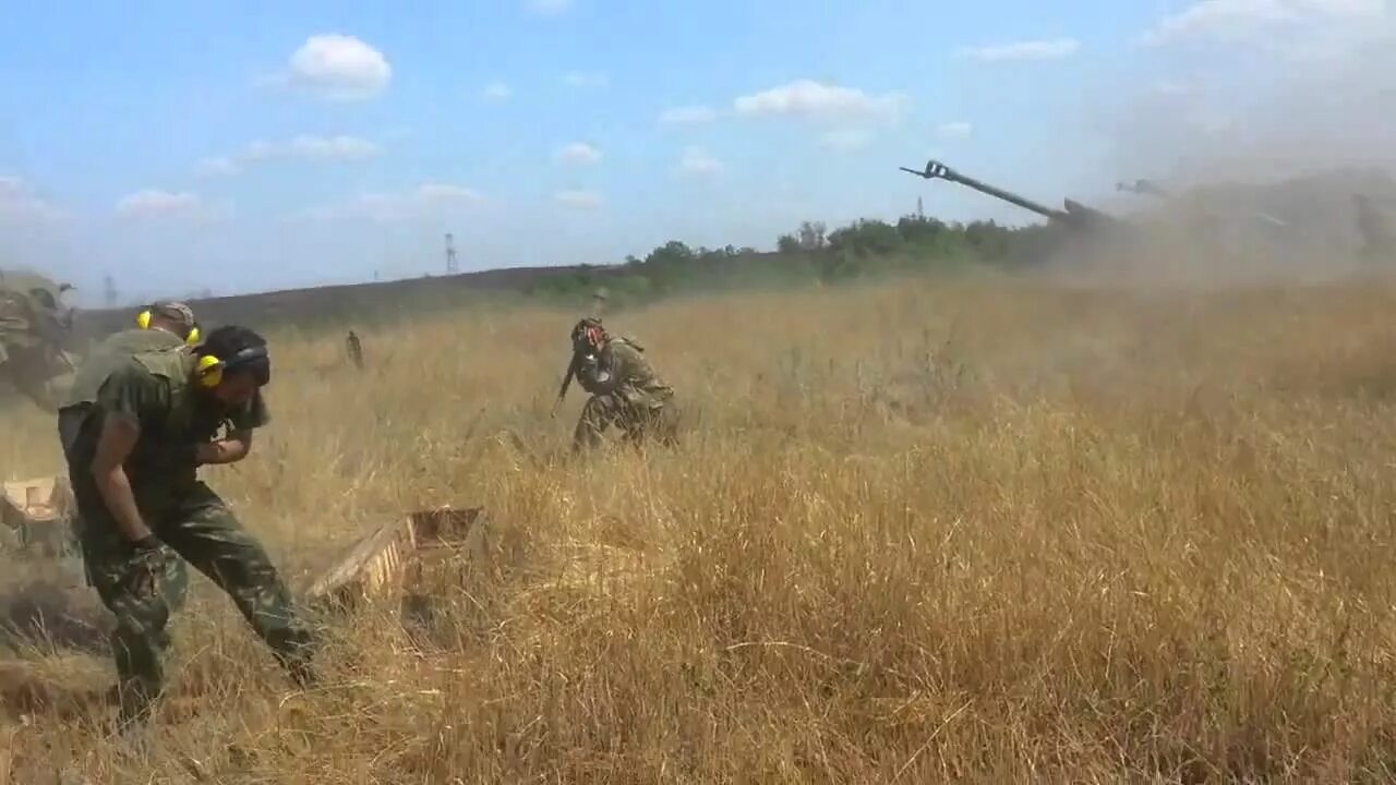 Видео как укропы. Ополчение ЛНР артиллерия. Артиллерийская бригада Луганск. ЛНР артиллерия 2014 года. Артиллерия ополчение 2014.