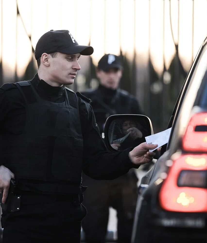 Объявление охранника на работу. Охранник. Частные детективные и охранные предприятия. Работа охранником москва 2 2. Работа охранником москва 2 2.