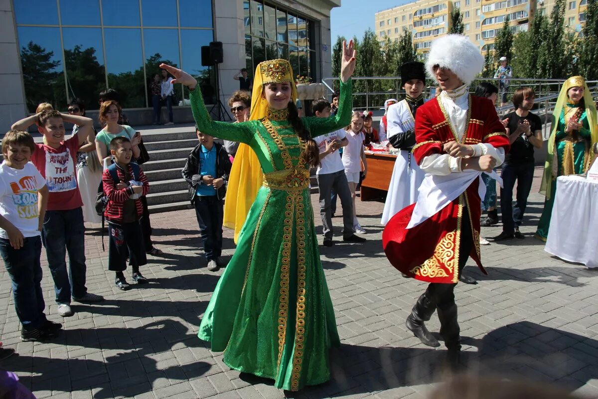 День единства народов Казахстана. 1 Мая праздник в Казахстане. Праздник единства народа Казахстана. 1 Мая единство народа Казахстана.