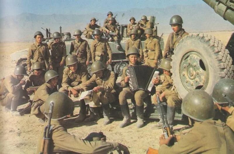 Советская армия в мирное время. Солдаты Советской армии в Афганистане. Советская армия в Афганистане 1979-1989. Афганистан 1979.