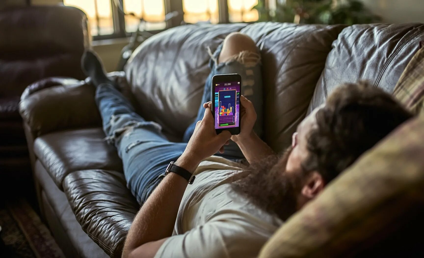 Maker son диван. More comfortable doing. More comfortable doing. Комфортно с человеком. A comfortable place to sit.