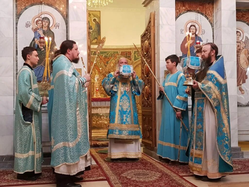 Какое облачение на сретение. Находкинская.епархия сретение господне. облачение на сретение господне. сретение цвет облачения патриархия.