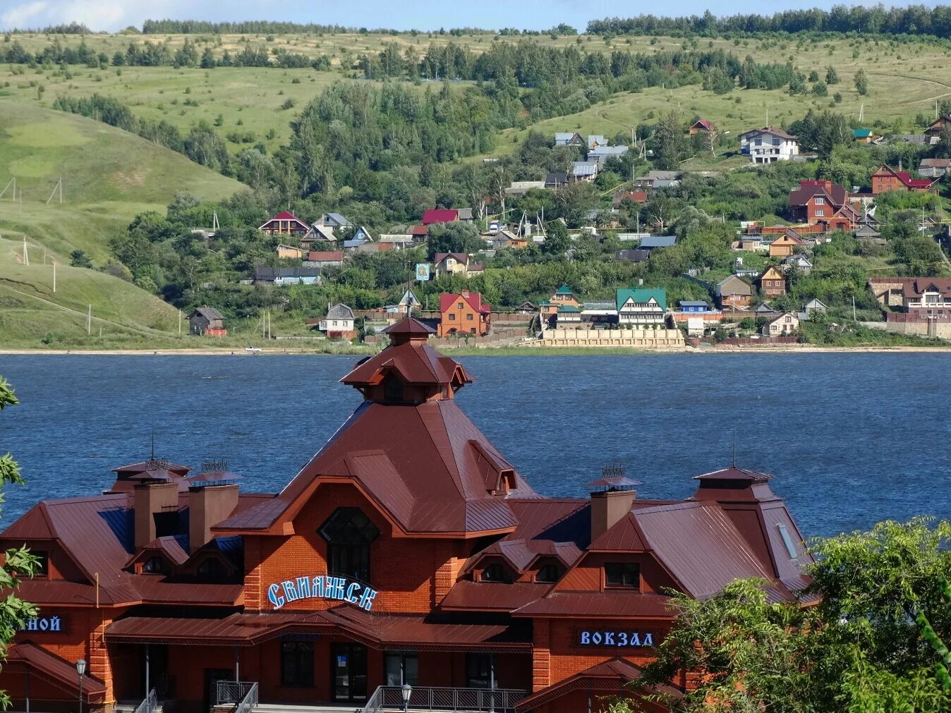 Станция свияжск. Остров Свияжск. Свияжск Пристань. Остров Свияжск в Казани. Речной вокзал Свияжск.