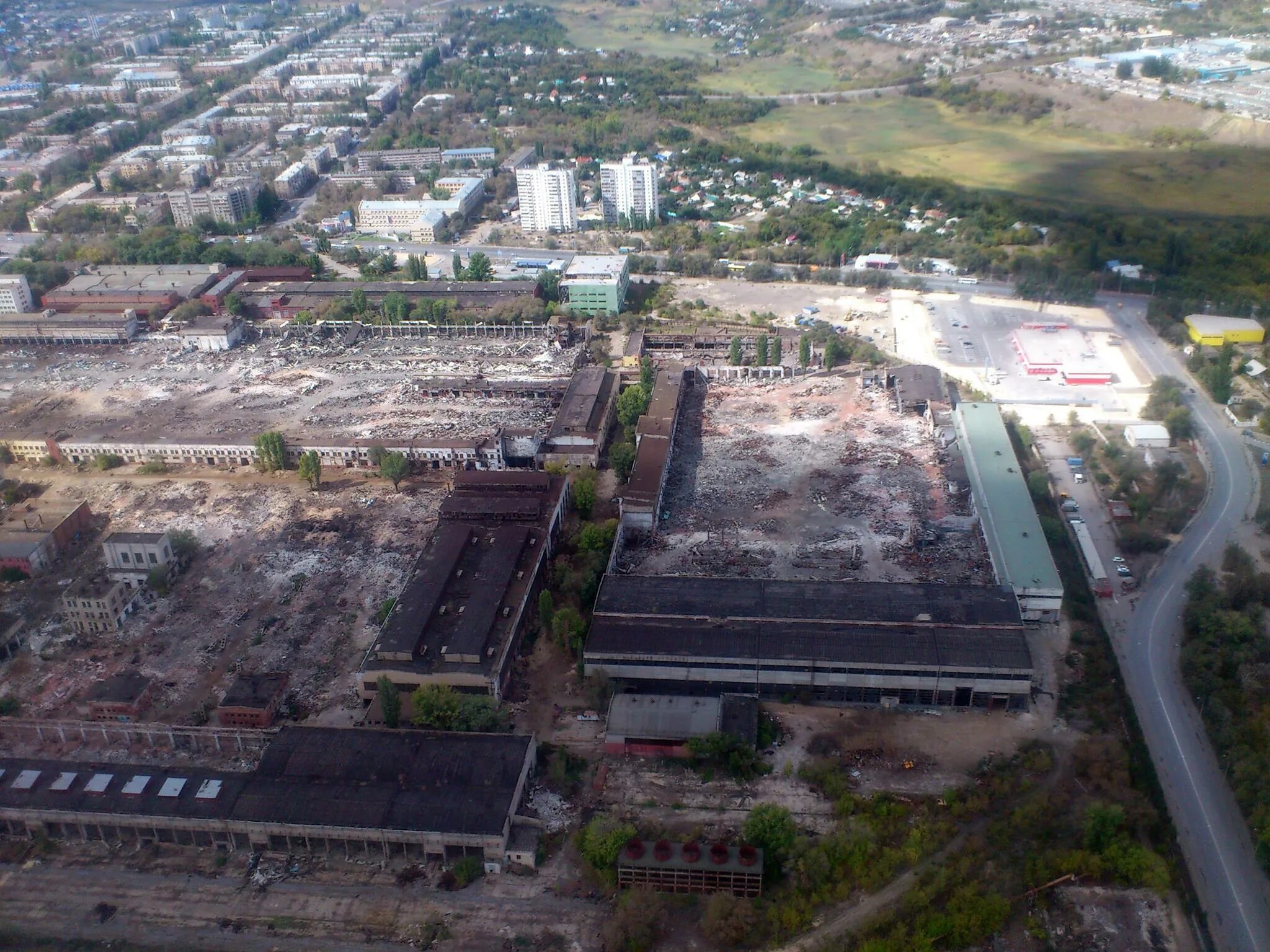 тракторный завод сегодня. волгоградский тракторный завод в настоящее. разрушенный волгоградский тракторный завод. волгоградский тракторный завод. алтайский тракторный завод рубцовск 1942.