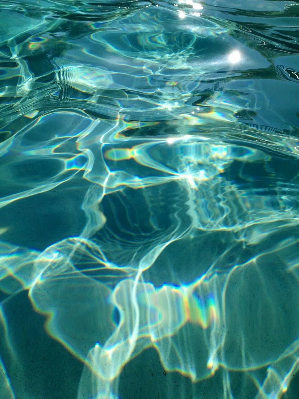 Прозрачная блестящая вода. Фотографии воды. Вода Эстетика. Разводы на воде. Поверхность воды.