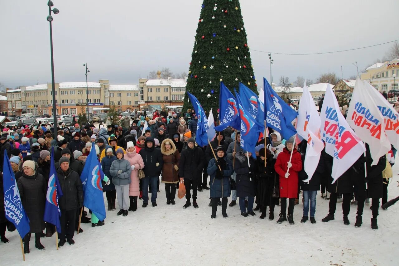 Митинг в поддержку сво. Митинг в Испании в поддержку Республики. Митинг вдов Украина. Митинг посвященный Дню России на площади с участием участников сво. Митинг сво сценарий