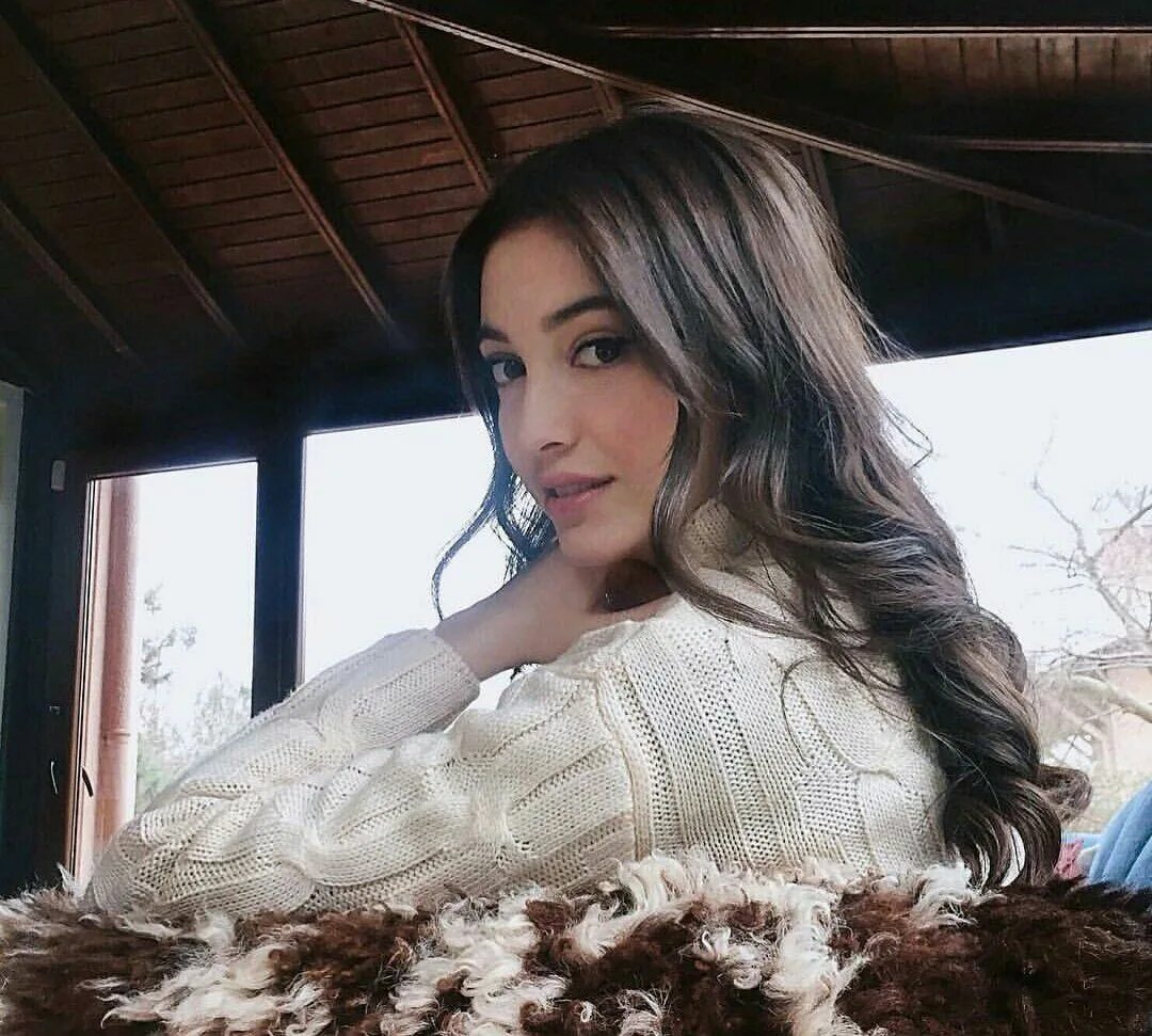 Джемре гюмели инстаграм. Джемре гюрель. Джемре гюмели. Джемре гюмели. Кемре байсел.