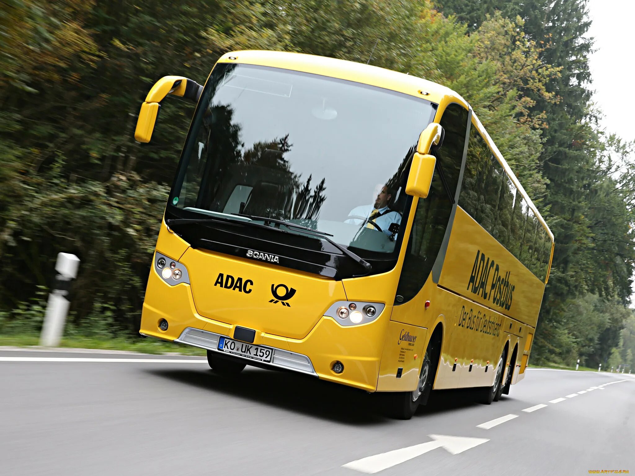 Какой автобус лучше. Автобус Scania OMNIEXPRESS. Скания автобус Берлин. Автобус Скания желтый. Автобусный тур.