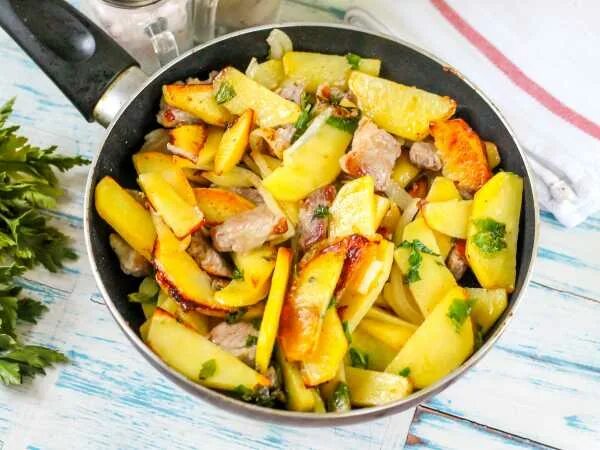 Жареха с мясом и грибами. Жареха с грибами. Жареха с картошкой грибами. Жареха из свинины. Рецепт жарехи.