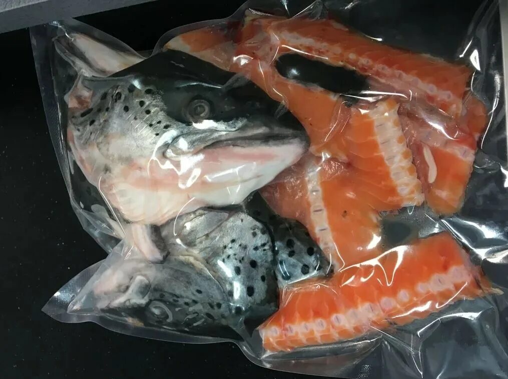 Рыбный суповой набор. Суповой набор из лосося. Суповой набор лосось. Суповой набор 1кг форель радужная. Суповой набор форель.