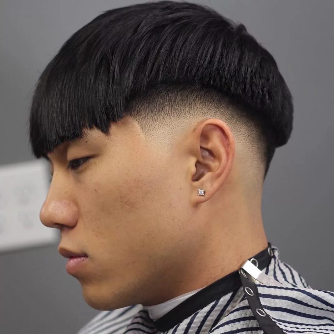 Шапочка с плавным переходом. Bowl Cut men стрижка. Стрижка мужская корейская фейд. Прическа горшок. Прическа шапочка мужская.