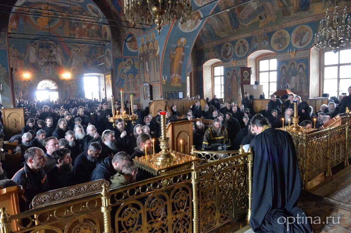 Евангелие первой недели великого поста. Оптина Великий пост. Служба в церкви. Великий пост в храме. Прощеное воскресенье служба в храме.