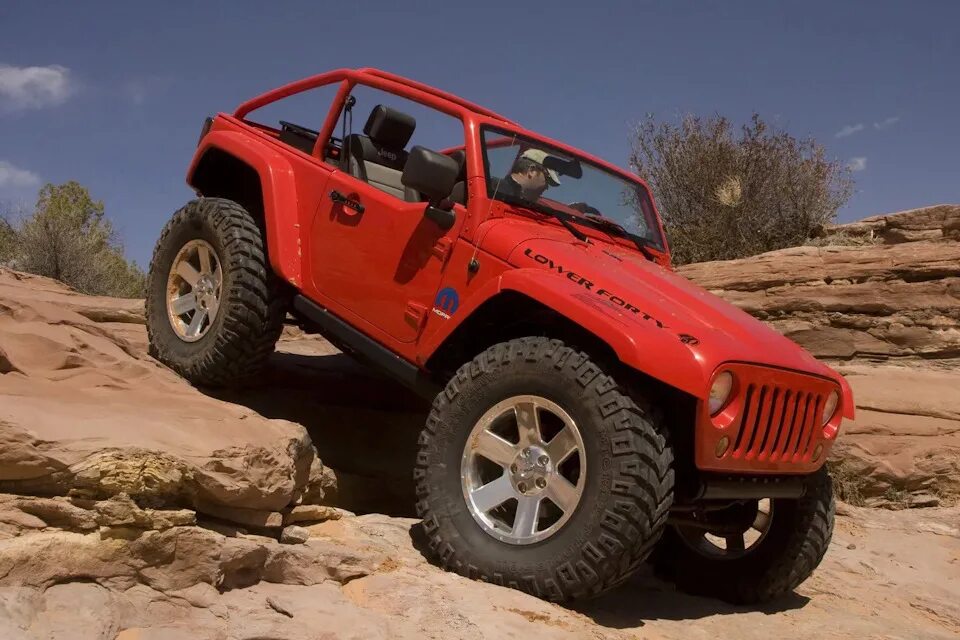 Jeep wrangler rubicon 2020 tuning. Внедорожный джип. Джип вранглер сафари. Джип вранглер рубикон 2022. Джип вранглер рубикон 2012.
