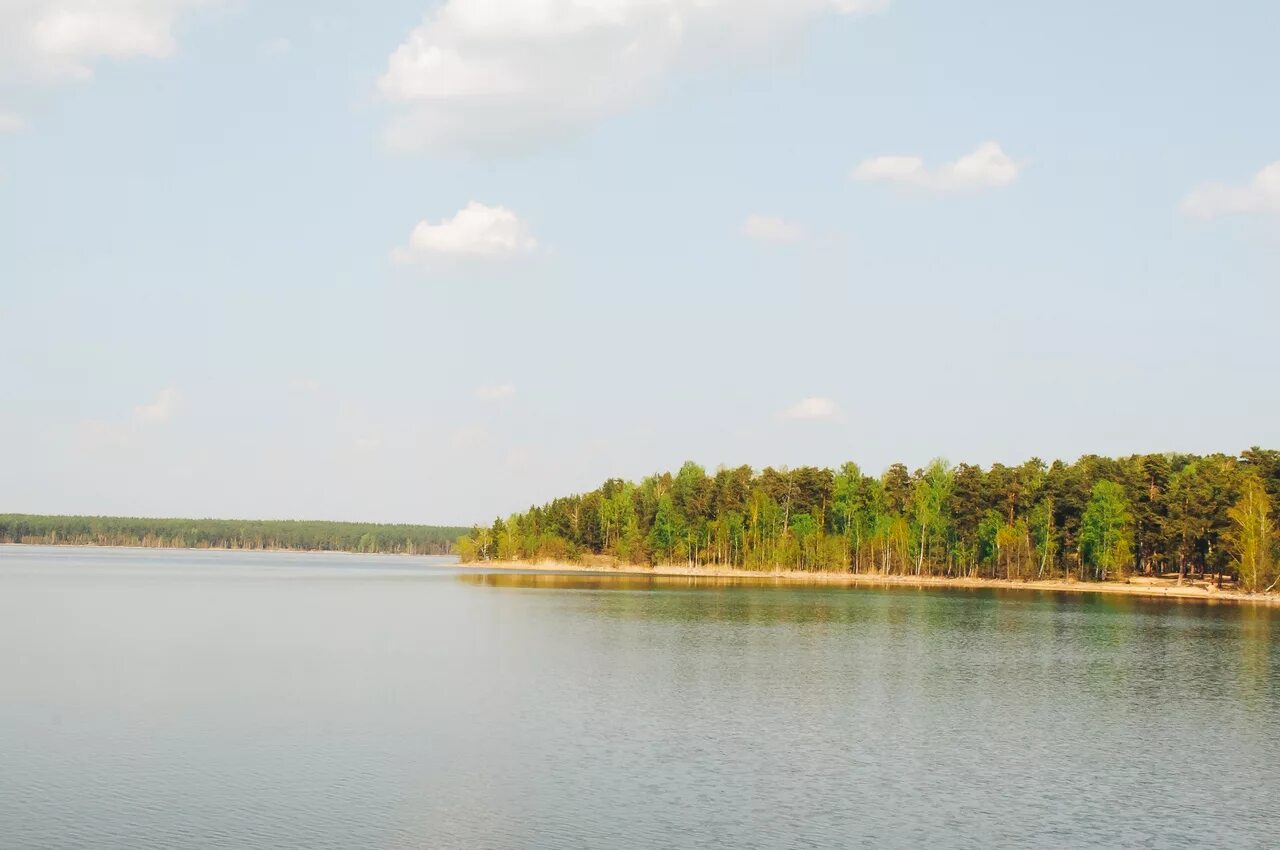 Озеро Акакуль Челябинская область. Озеро Акакуль Лесное поместье. Акакуль озеро пляж. Озеро Акакуль Лесное поместье пляж. Озеро акакуль сайт