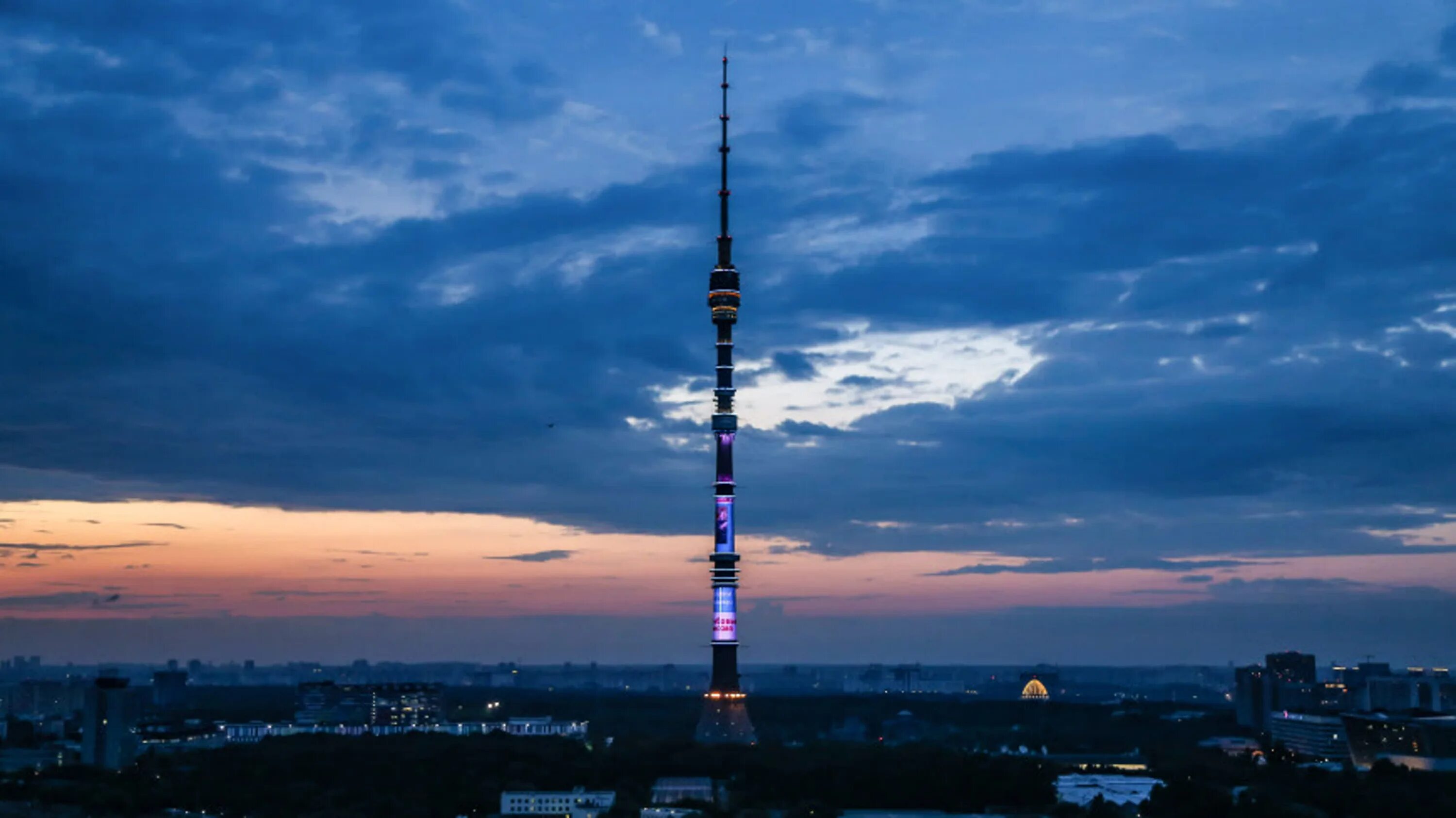 Эфир останкино. Останкинская телебашня. Телевизионная башня в Москве Останкино. Останкинской телебашне 55. Останкинская башня 540 метров.