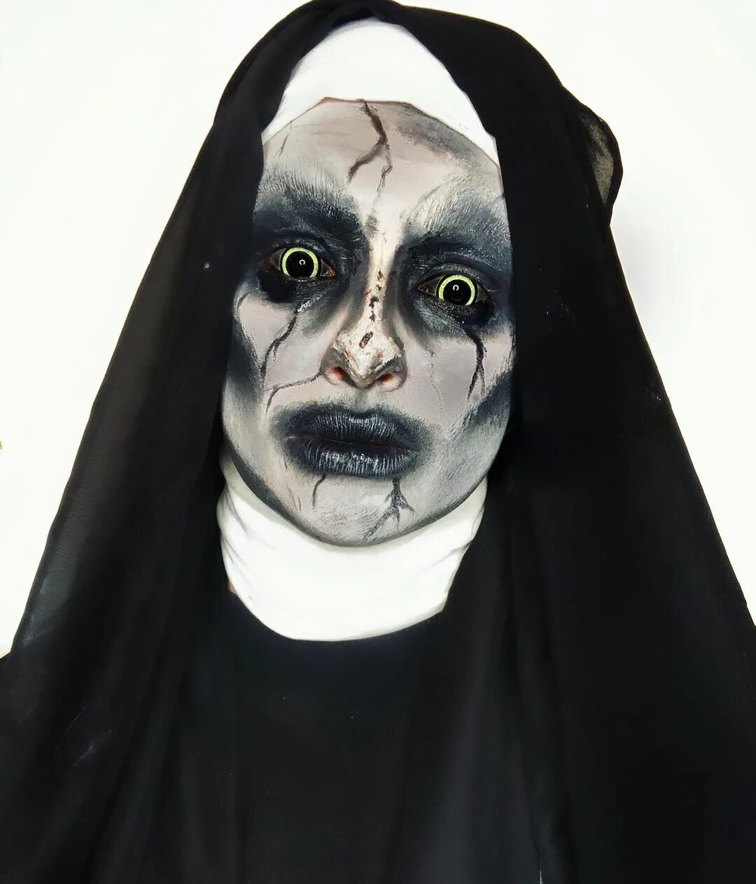 демоны против монашек. демоны против монашек. вархаммер монашки. косплей hitman the saints. демоны против монашек.