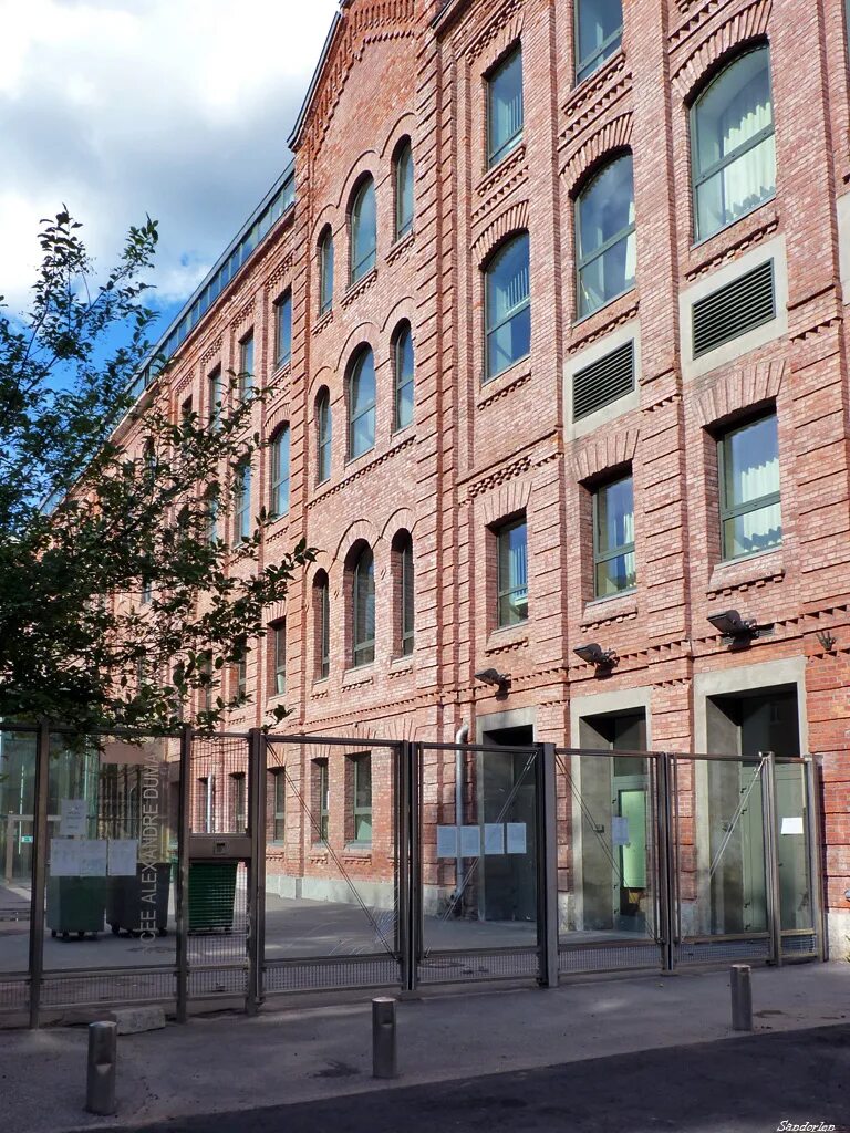 Французский лицей милютинский переулок. Лицей имени дюма. Лицей дюма в москве. Милютинский переулок французская школа. Лицей александра дюма милютинский переулок.