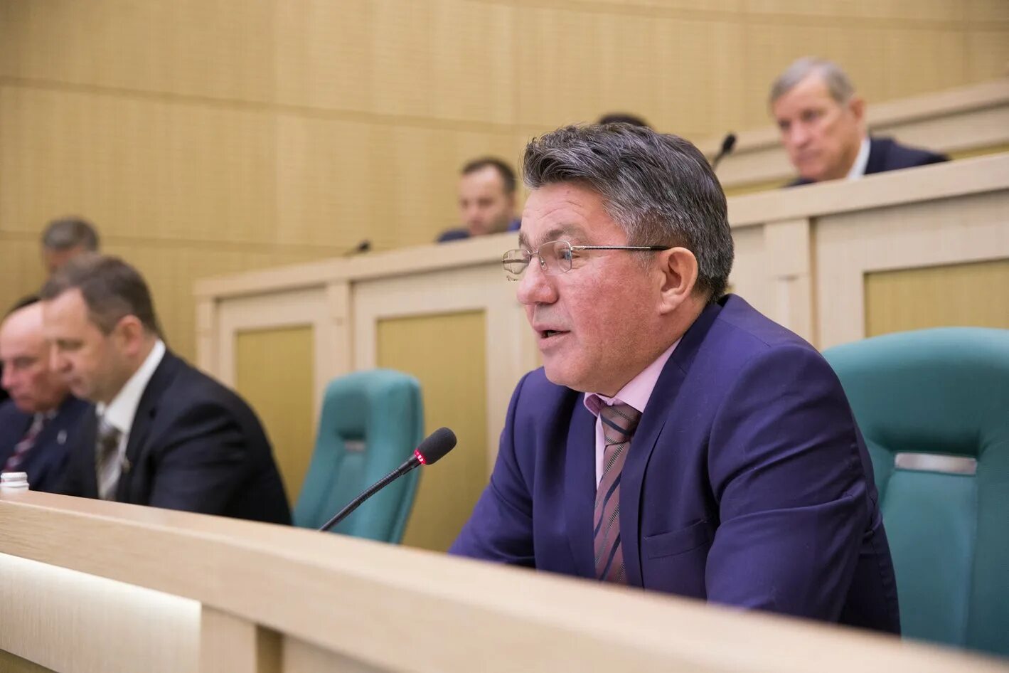 сенатор говори