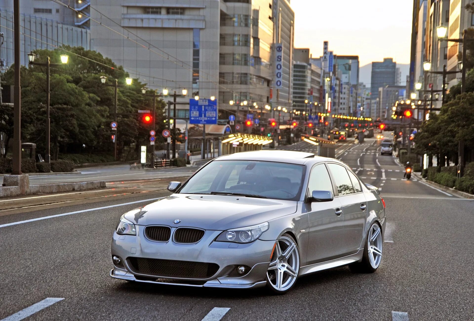 О007еу777 владелец. Mercedes benz e class w211. Бмв 5 е60 2008. Еу е. Mercedes-benz e-class 2009.