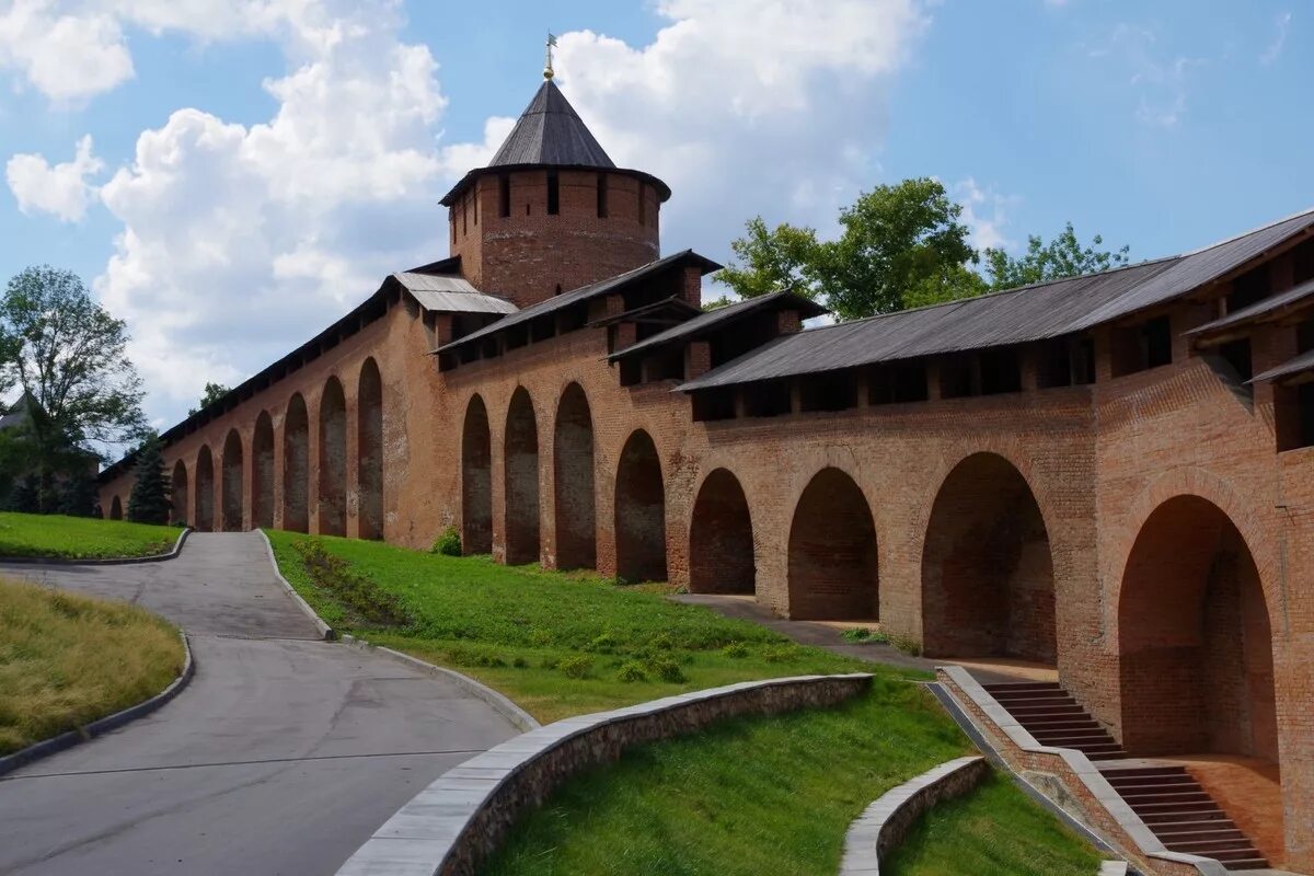 Нижегородский Кремль Нижний Новгород. Каменный Кремль в Нижнем Новгороде. Музей Нижегородский Кремль. Нижегородский Кремль Нижний Новгород Крепостная стена. Новгород необычные места