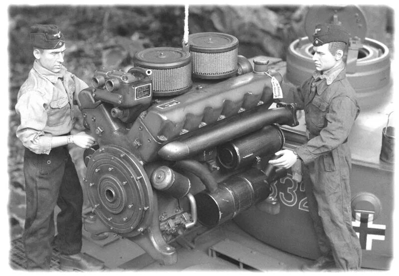 Немецкие двигатели автомобилей. Двигатель танка тигр hl210. Моторный отсек танка тигр. Двигатель танка тигр 1943. Мотор танка тигр 2.