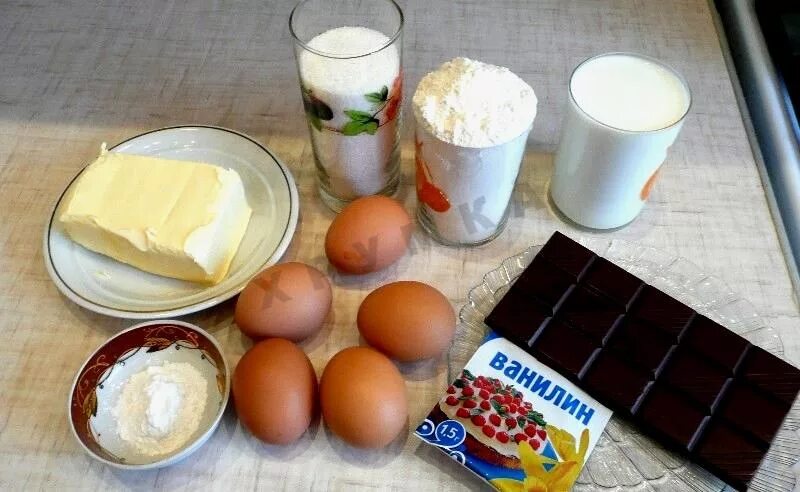 Торт яйца сахар мука масло. Торты из молока и яиц и муки. Торт из яиц муки и сахара. Тортик из яиц муки и сахара молоко. Яйца молоко масло торт.