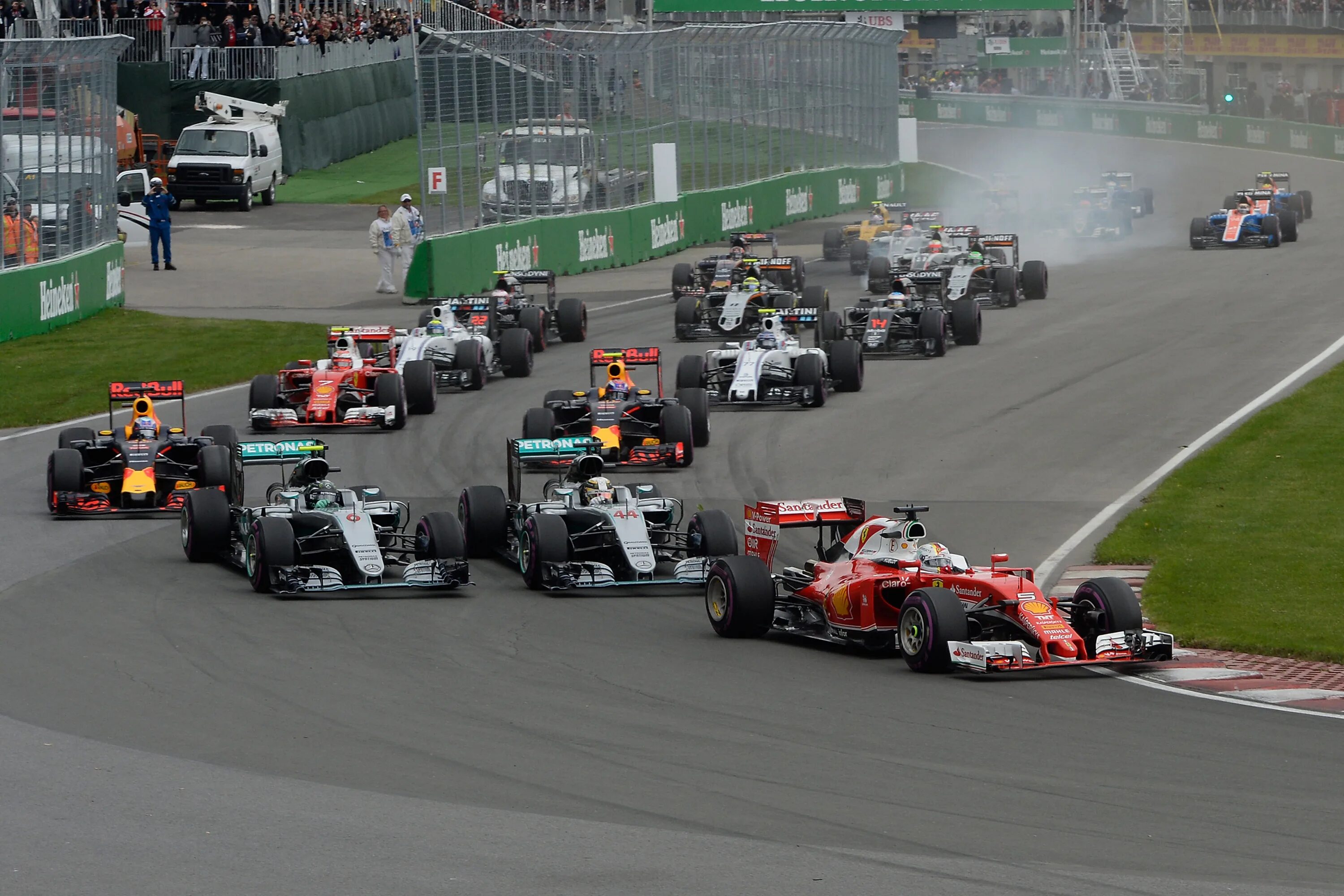 Команда формулы 1 8. Старт гонки f1. Q1 GP f1. Алонсо Гран при Канады. Формула 1 2016.