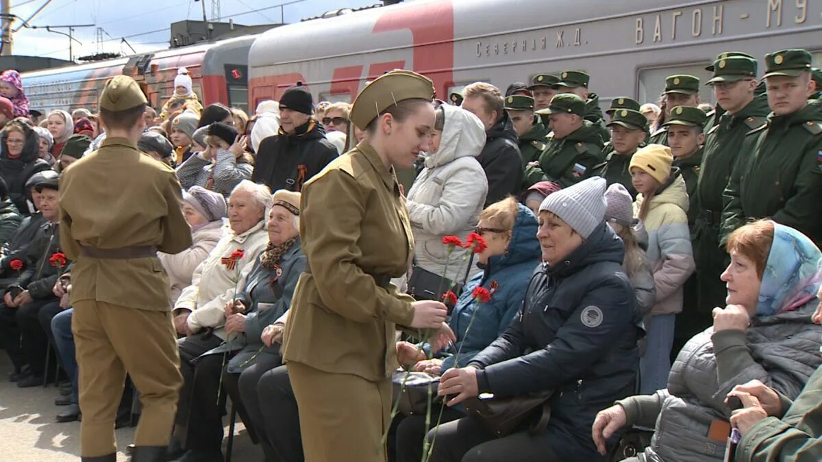 Поезд победы волгоград. Поезд Победы. 9 Мая поезд Победы. День Победы вокзал. Поезд Победы 1945.