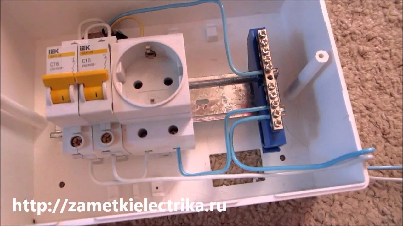 Как подключить розетку в щитке. Розетка в электрощиток на дин рейку. подключение розетки в щитке на дин рейке. подключить розетку с заземлением в щитке с автоматами. как подключить розетку в щитке на дин рейку.