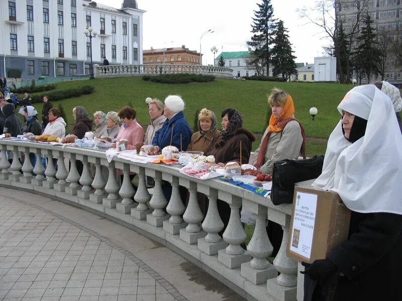 храм флора и лавра город фролово волгоградская. пасха в 2007 году. пасха в 2007. храм на лавровой волгоград. храм люди торжествуют.