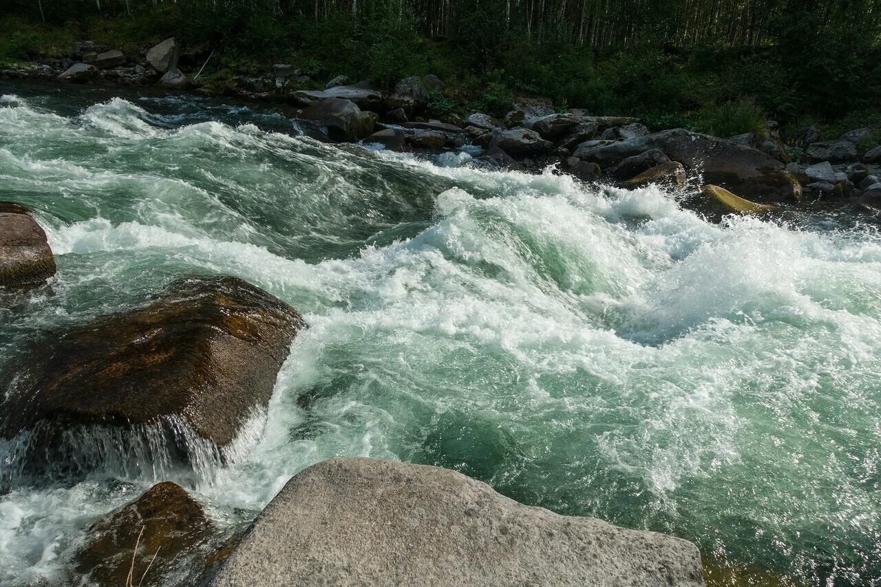 Встречаются пороги. Кизир водопад. Река Кизир Красноярский край. Водопад на реке Кизир. 1 Порог Кизир.