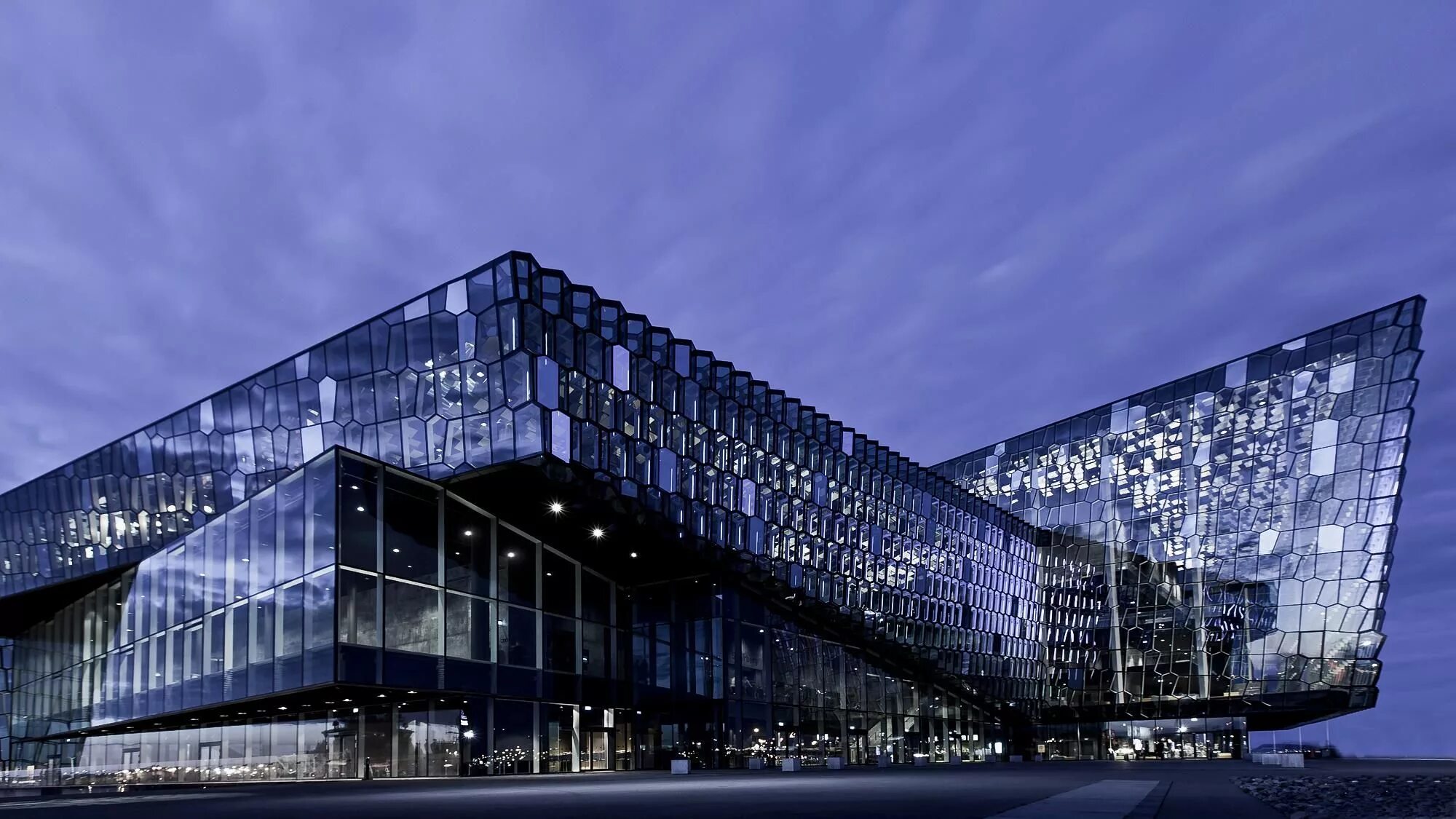 Национальный инновационный центр. Концертный зал Харпа (Harpa Blue hour). Концертный зал Харпа Рейкьявик Исландия. Харпа зал Harpa в Рейкьявике концертный. Концертный зал арфа в Рейкьявике.