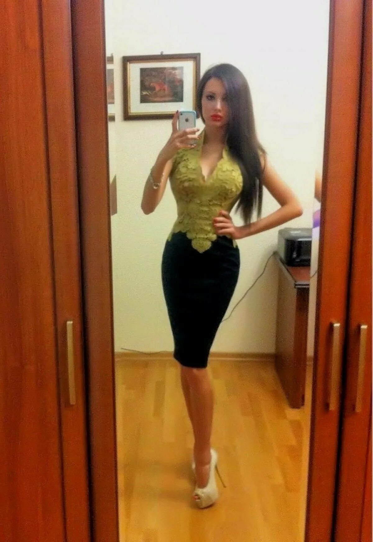 Красивые дагестанки неприличные. Дагестанские вечерние платья. Джейден джеймс в облегающем платье. Тамила нальгиева. Лема нальгиева красотка.