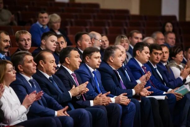 ПОМОЩЬ НАДО ОКАЗЫВАТЬ ТЕМ, КТО В НЕЙ НУЖДАЕТСЯ, СЧИТАЮТ ДЕПУТАТЫ