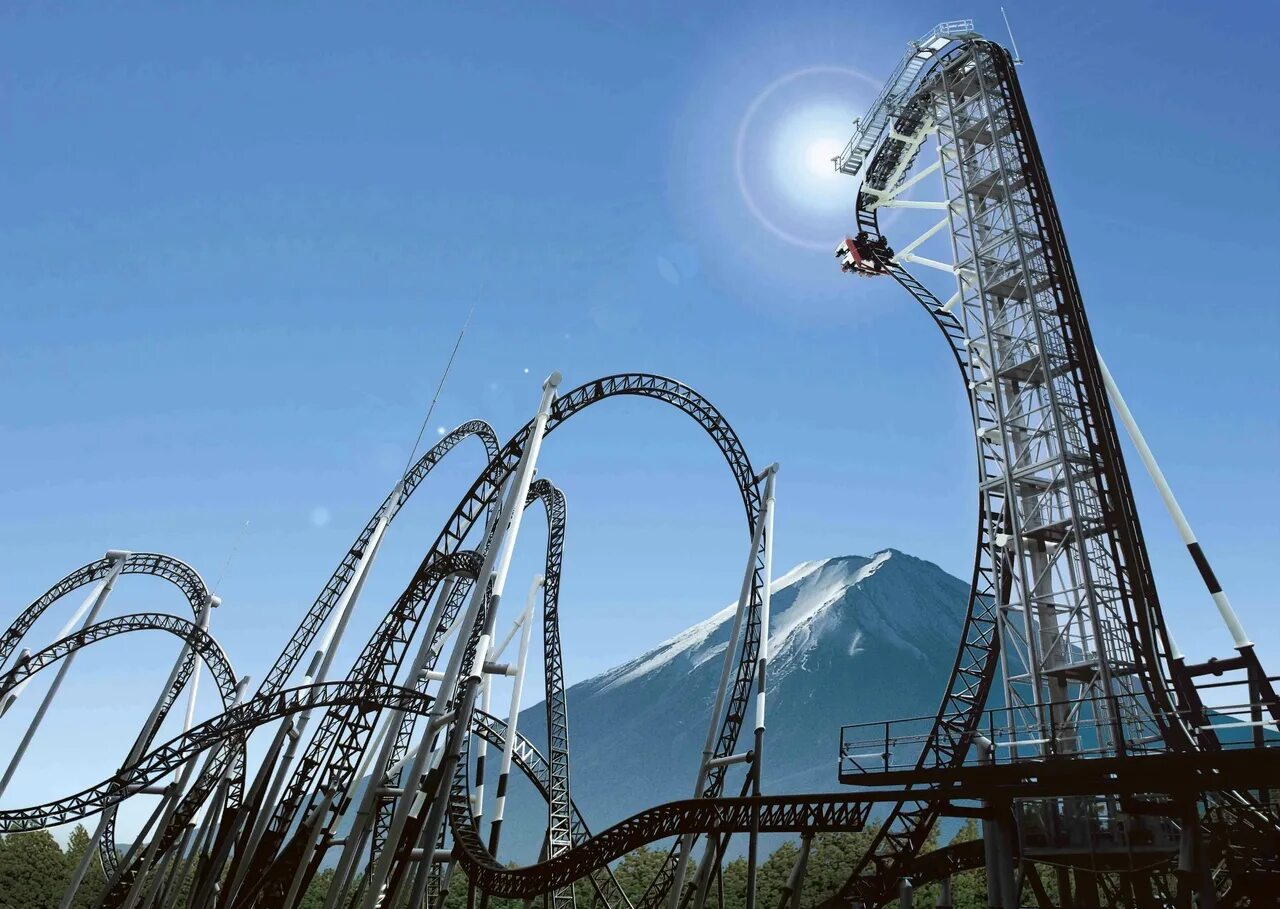 Takabisha (парк Fuji-q Highland), Фудзиёсида, Япония.. Takabisha (парк Fuji-q Highland). Горки Такабиша. Фудзи парк аттракционов в Японии.