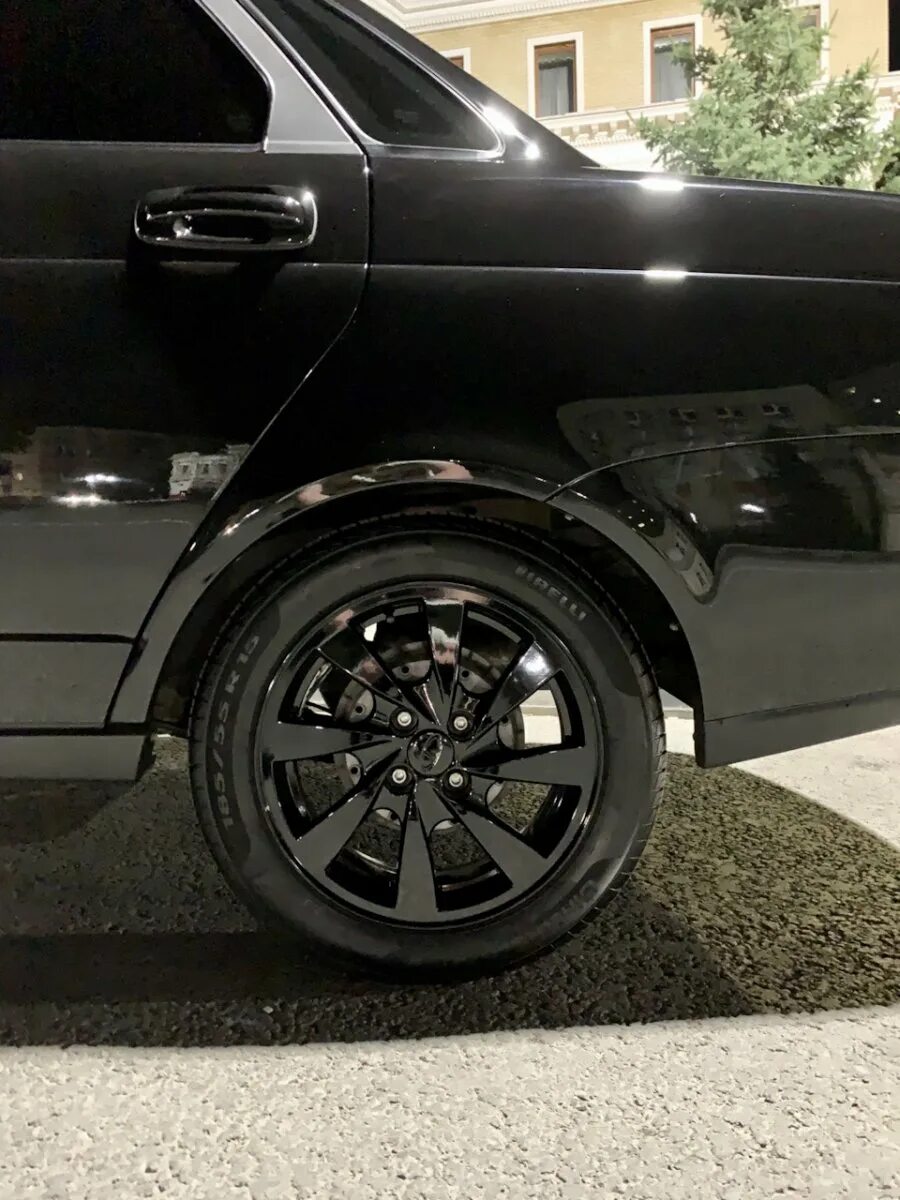 Приора седан блэк эдишн. Диски r15 блэк блэк эдишн. Приора блэк эдишн r15. Черная приора на 15 блэк эдишн. Диски black edition r15 priora.