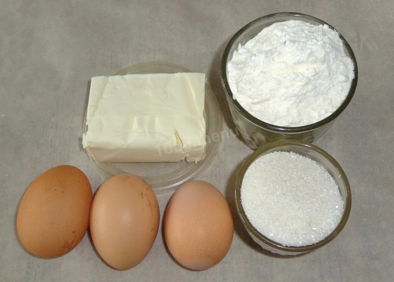 Мука и яйца. Мука масло сахар. Яйца молоко мука. Мука сахар сливочное масло яйца. Мука и яйца.