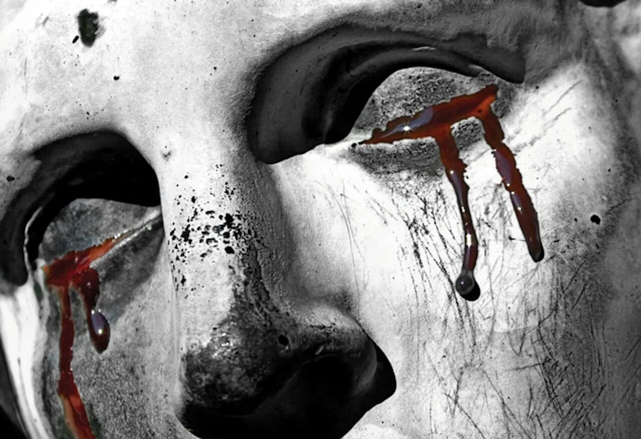 Плачущая женщина. Кацанова алана беслан 2004. Грустный ангел. Женщина плачет на кладбище. Скульптура скорбящая мать.