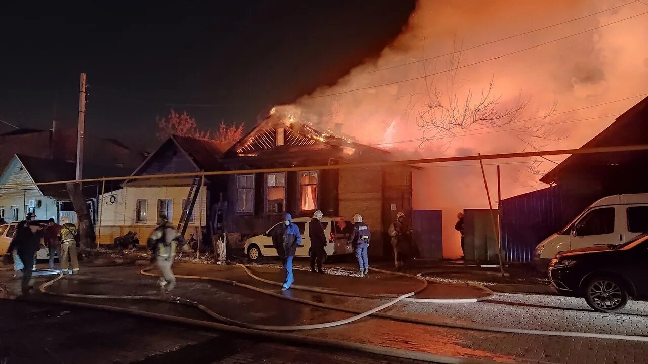 Пожар на татар базаре Астрахань. Взрыв дома в Астрахани. Астрахань взрыв дома 2012. Взрыв дома Камызяк.