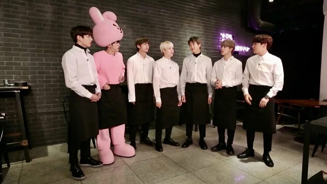 Выпуски run bts. Ран бтс бариста. run bts ep 68. джин бтс run. bts в костюмах.