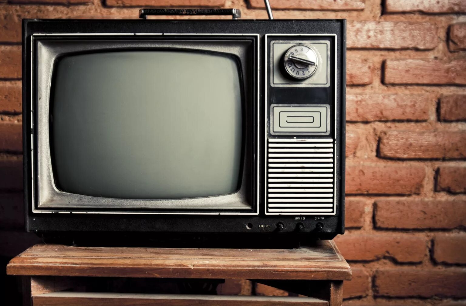 Тв качестве. Старый телевизор. Старинный телевизор. Ретро телевизор. Televizo.