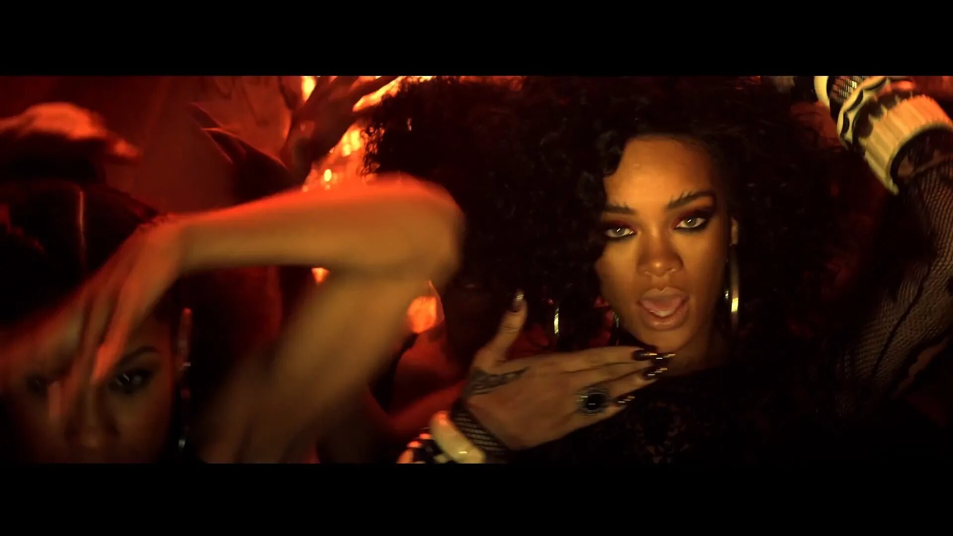 Рианна клип. Rihanna where have you been. Рианна фото из клипов. Певец в клипе с рианной. Рианна where have you been.