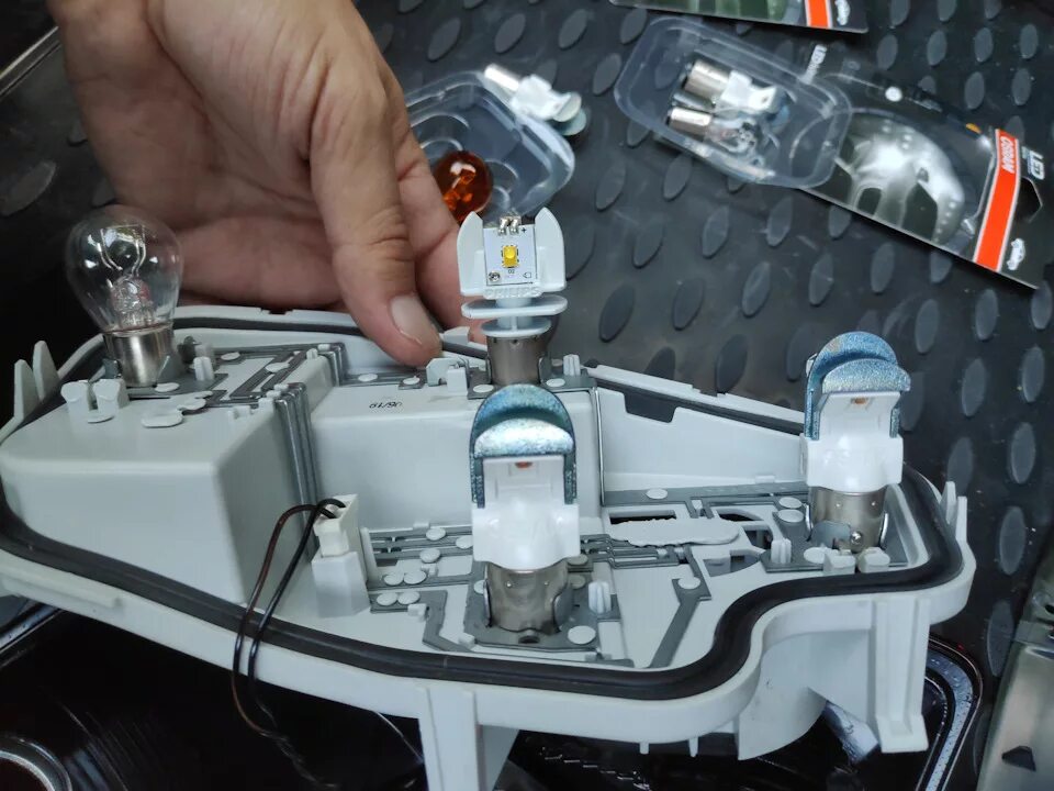Диоды в задние фонари - Skoda Rapid (1G), 1,4 л, 2019 года тюнинг DRIVE2