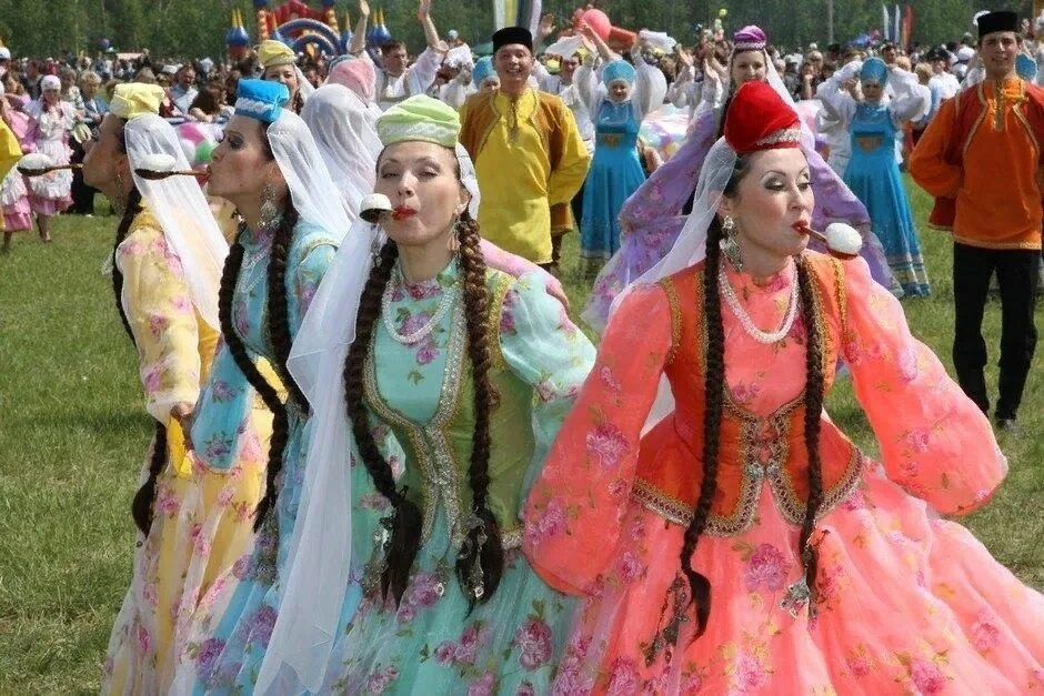 Сабантуй татарский праздник. Национальные праздники народов России Сабантуй. Сабантуй татарский праздник игры. Татарскиенародые праздники. Татарские национальные игры