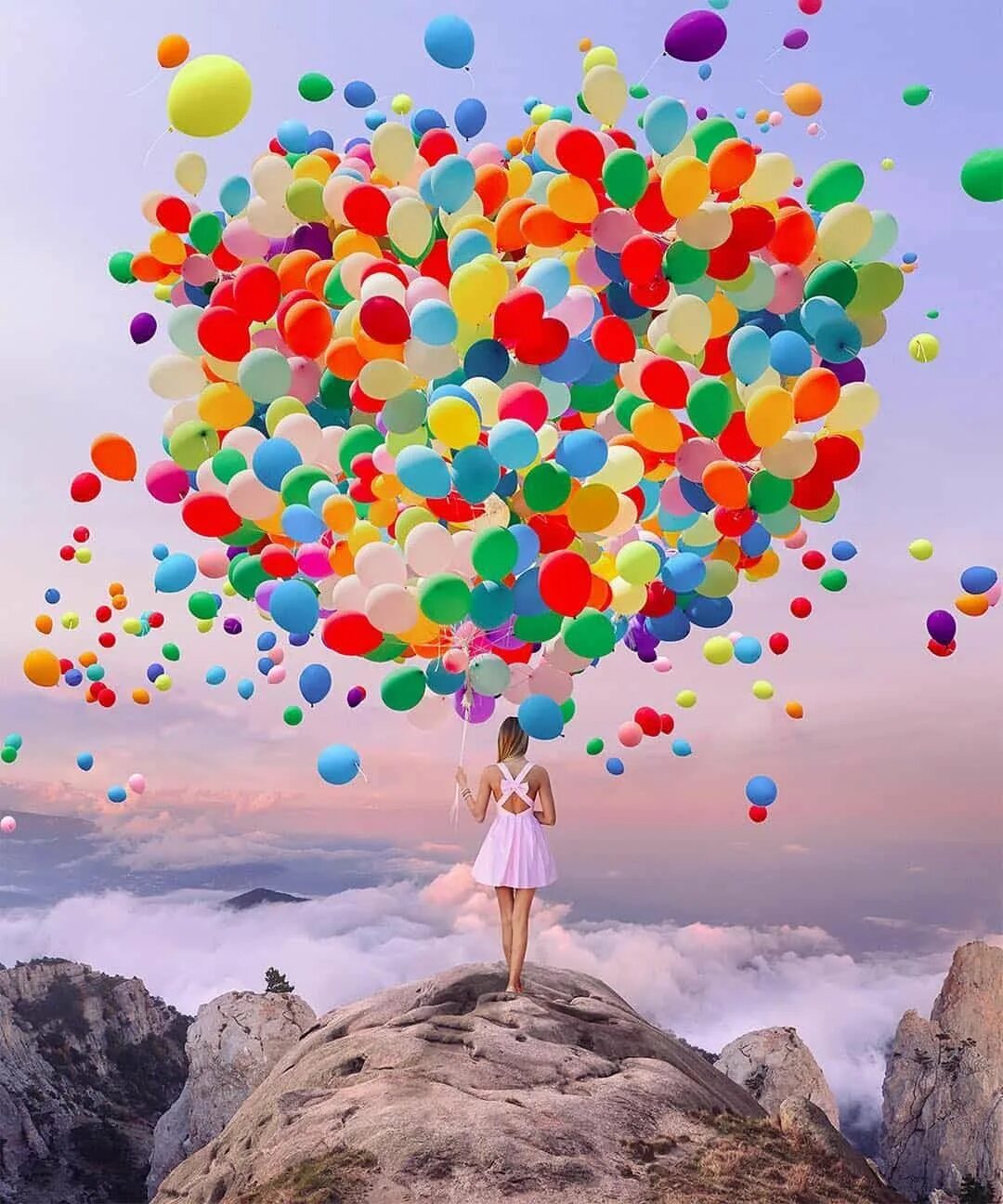 Идея радости. Воздушные шары. Воздушный шар. Девушка с воздушными шарами. Яркие воздушные шары.