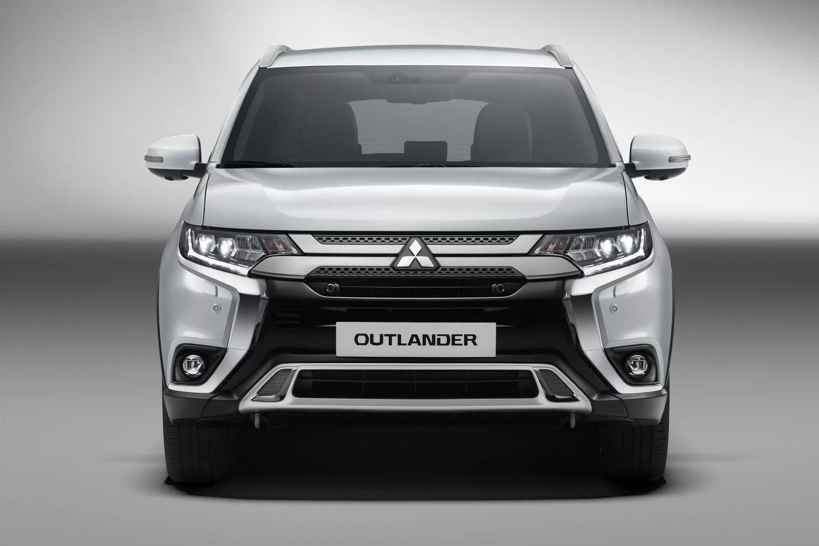 Аутлендер китайской сборки. Митсубиси Аутлендер 2021. Mitsubishi Outlander 2018. Митсубиши Аутлендер 2018. Новый Mitsubishi Outlander 2023.