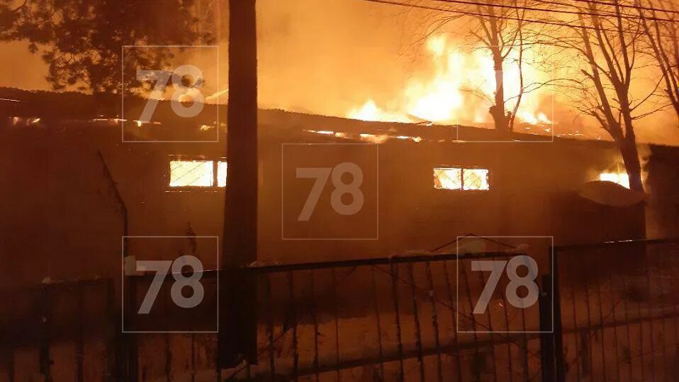Пожар на улице напольная. Пожары воронеж 2020. Пожар на 9 января воронеж. Пожар ул 9 января воронеж 288. Пожар дома.